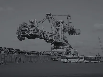 Empilhadeira de pátio em duotone grafite, segundo ativo da frota em modernização
